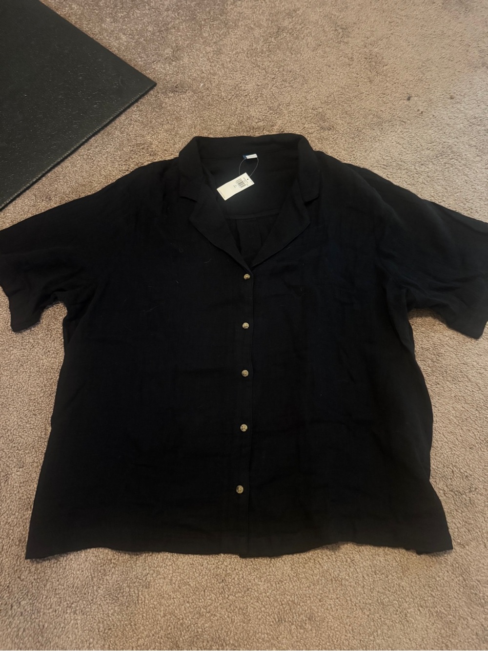 Old Navy Crinkle Gauze Black Short-Sleeve Button Down Shirt